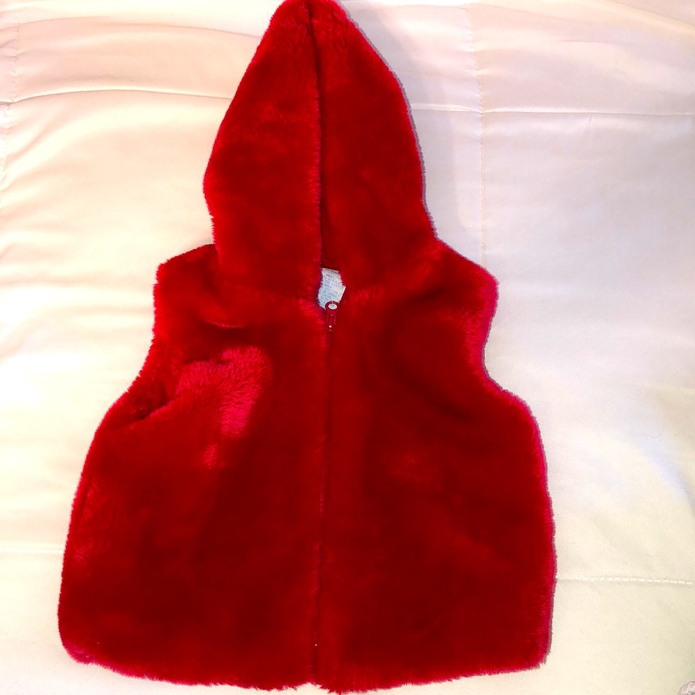 Infant girls’ size 3/6 mos red fleece hooded vest by Mini Wear